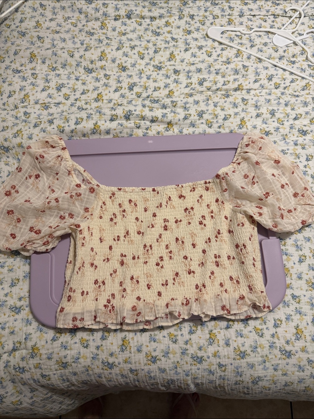 American Eagle Outfitters Cream Floral Smocked Puff-Sleeve Crop Top